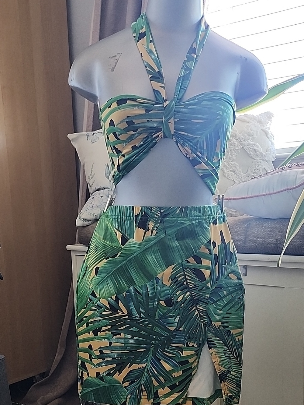 SHEIN Green Tropical Halter Knot-Front Crop Top And Skirt XS Skt1